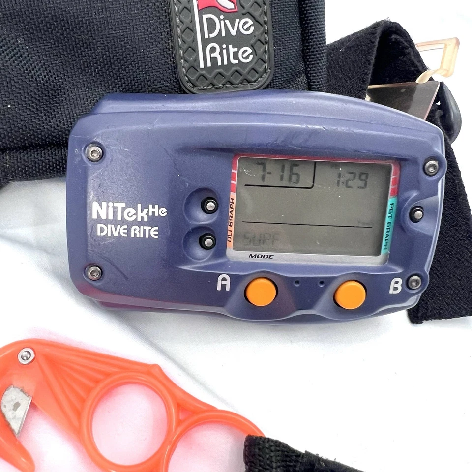 Computadora de buceo Dive Rite Nitek He con estuche y accesorio para cuchillo Z Foto 2 de 4