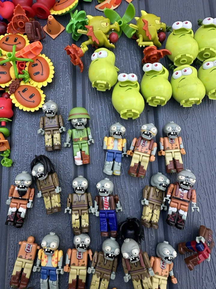 Lot Of 23 PVZ Basic, Soldier Zombie Knex Minifigures, Plants Vs Zombies RARE - Image 3 of 4