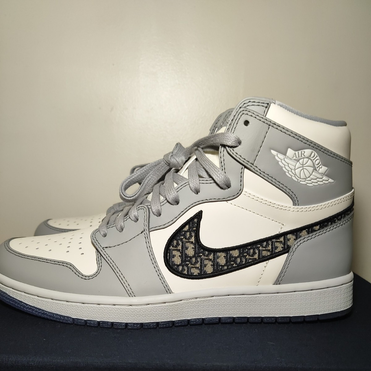 美品★Dior Air Jordan 1 HIGH OG★ The $10,000 DIOR Air Jordan 1 Unboxing & REVIEW - YouTube