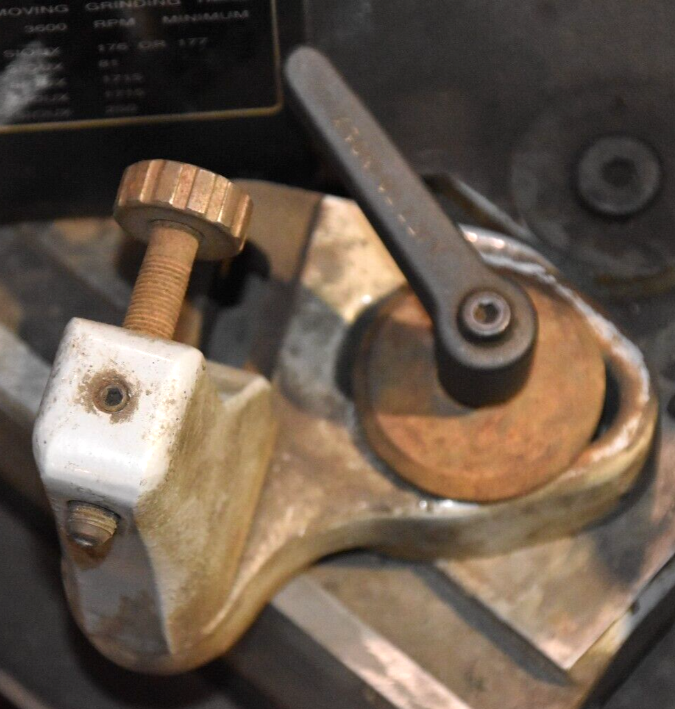 SIOUX 2075 VALVE FACE GRINDER. 115VAC, 9.4A, 60HZ, 7.4A GRINDING HEAD