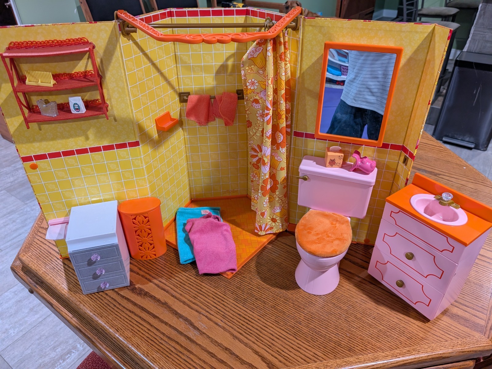 American Girl Julie's Groovy Bathroom Shower Set  Toilet - R