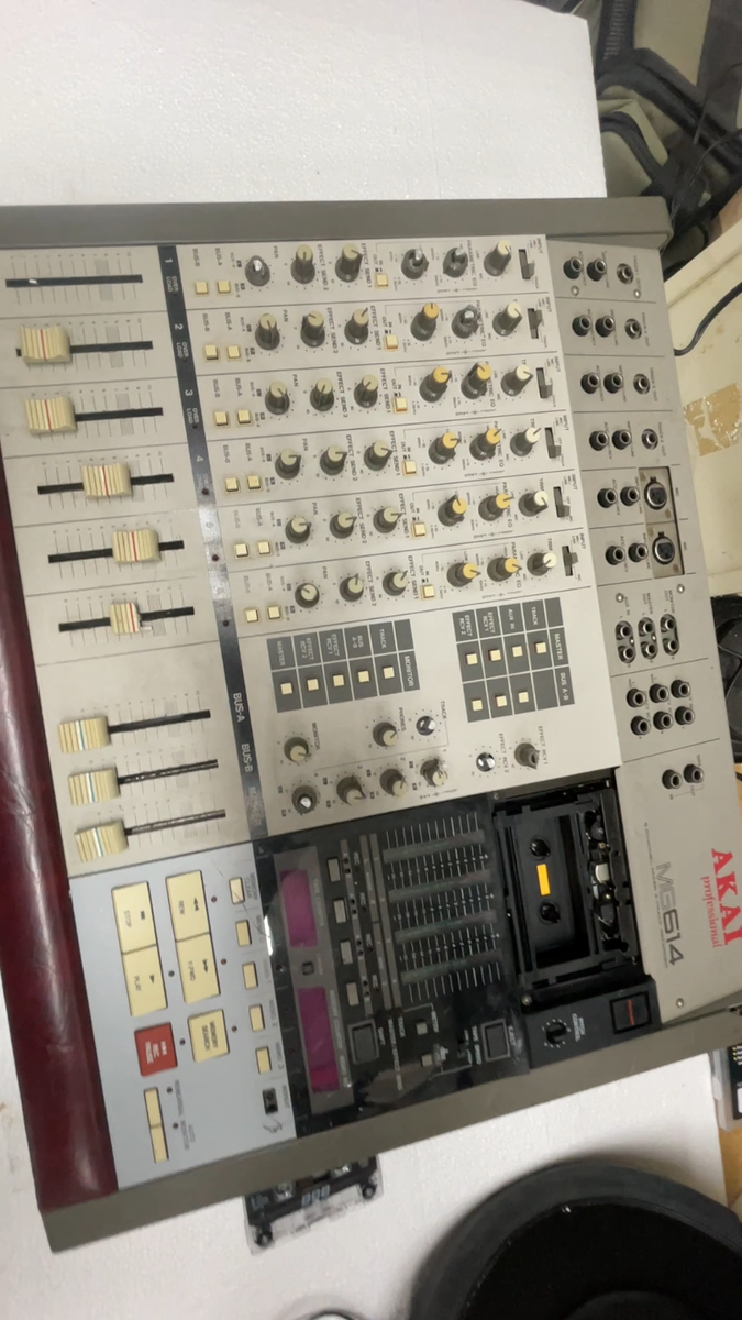 Professional AKAI MG614 6-Channel Mixer 4-Track Cassette Player