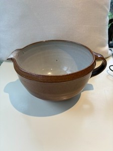 Mark Shapiro 8" vintage salt glazed ceramic bowl with spout, brown/white