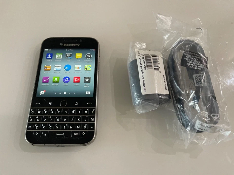 BlackBerry Classic SQC100-4 - 16GB - Black (Unlocked) (Single SIM) - Image 4 of 4