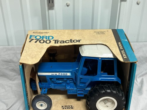 Tractor Ford Tw-10 escala 1:12 ENORME Ertl nuevo en caja 7700 diecast vintage - Imagen 2 de 10