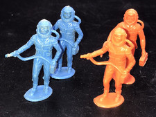 Lot of Four 4 Vintage MPC 1960's Spacemen Astronaut Blue  Orange 2"