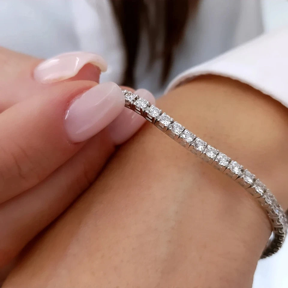 Brazalete de tenis de diamantes cultivados de laboratorio redondo de 6 quilates especial para el día de la mujer en plata 925 Foto 2 de 4