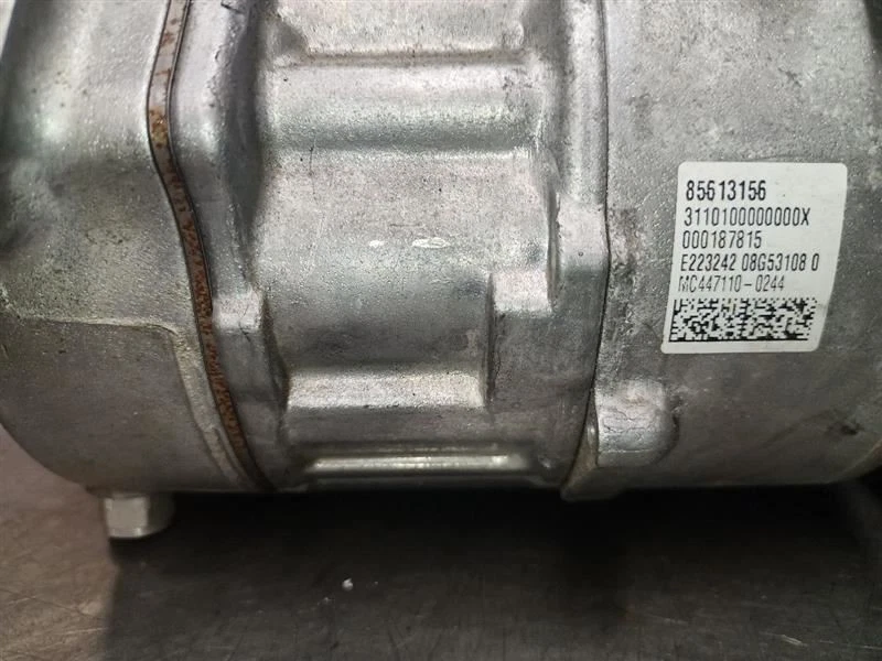 GM 85613156 AC Compressor from 2023 GMC Yukon 10600994 - Image 2 of 4