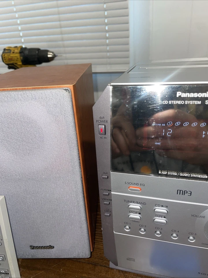 Panasonic SA-PM19 - 5 Disc, AM/FM Radio CD Stereo System - Tested - Image 3 of 4