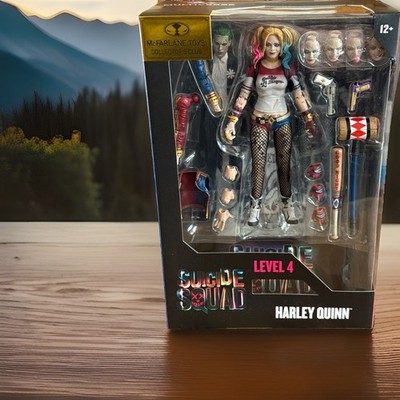 Harley Quinn Joker McFarlane Collector's Club Harley Quinn Suicide Squad Level 4