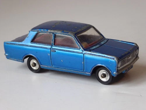 Dinky Toys 136 'VAUXHALL VIVA'  Met. Blue  1:43 Vintage Diecast VGC