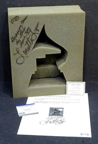 Original LORETTA LYNN Signed Autograph on VAN LEAR ROSE GRAMMY AWARD Foam w/ COA - Picture 2 of 6