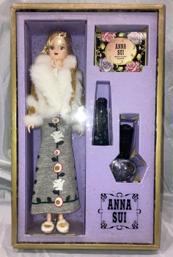 ANNA SUI Barbie Doll Kit Figure with Lip Gloss & Nail Polish New from Japan - Picture 3 of 3
