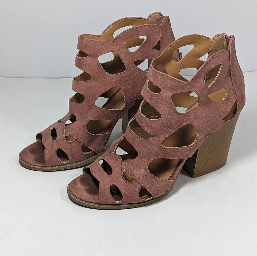 Wide heels size clearance 8