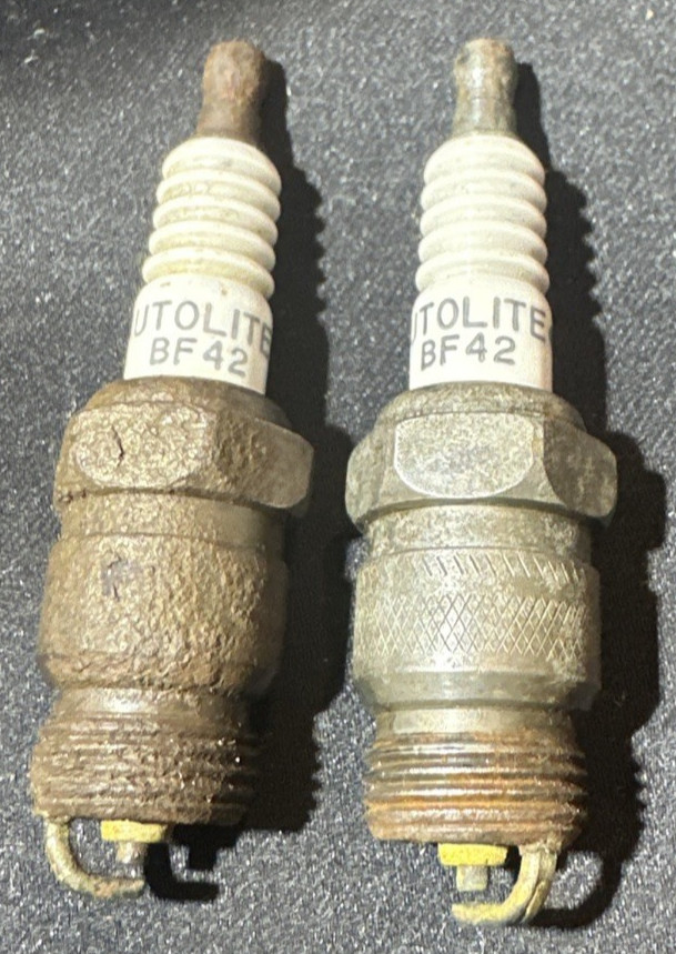 Lot of 2 Vintage Autolite BF42 Spark Plugs 18mm Tapered Seat One Used Rusty