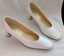 Dyeables Reckless Luxe White Pumps Size 7AA.