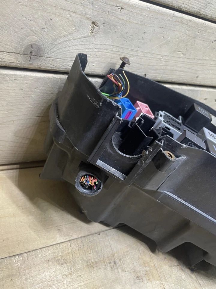 Caja relé fusibles distribución potencia delantera Porsche Cayenne 2003-2006 OEM Foto 2 de 4