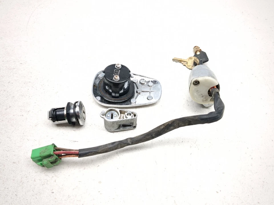 92-97 Suzuki VS800 Intruder 800 Juego de bloqueo Interruptor de encendido Casco Tapa y llave Foto 4 de 4