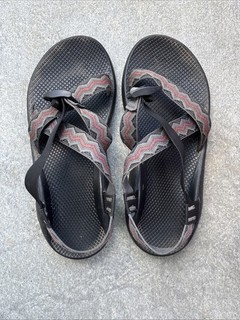 Pair of Chaco Classic Black Sandals Red Gray Geometric Strap Hiking Mens Size 11