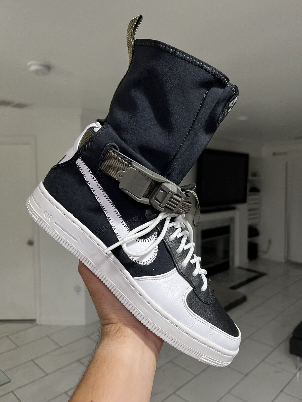 285 FORCE 1 DOWNTOWN ACRONYM BLACK WHITE