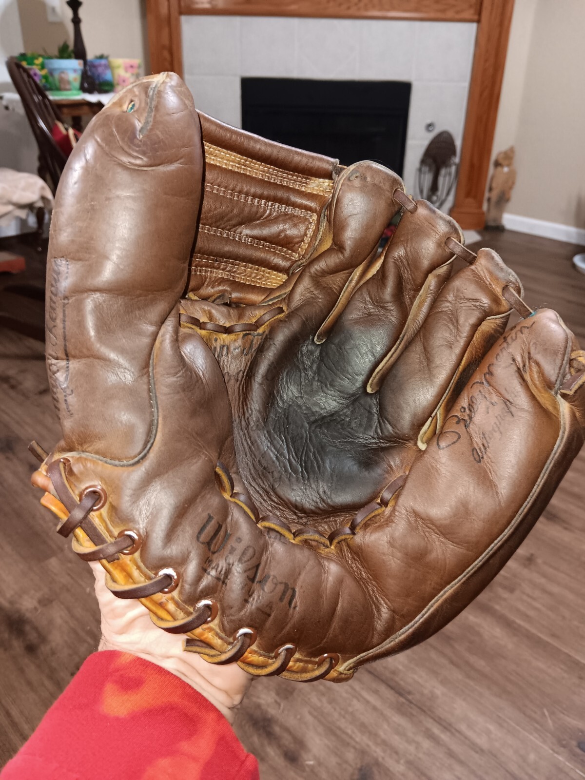 Nice Wilson Ball glove Mod 58ICL with a beautiful endorsement by Billy