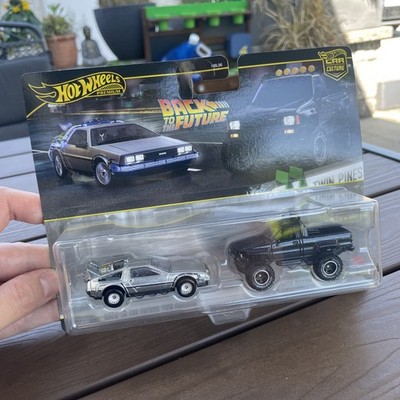Hot Wheels 2026 - 2-Pack - Back to the Future Time Machine - Toyota Pickup Truck
