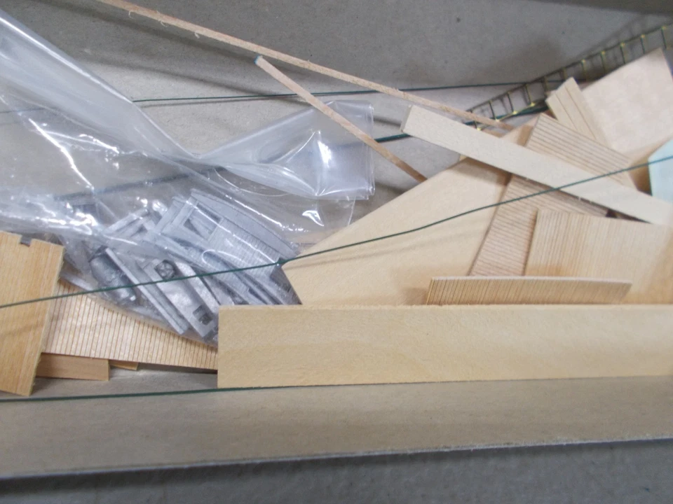 AMBROID # H-22 ~ A.T. & S.F. CABOOSE CAR KIT ~ HO SCALE ~ LOT--B - Image 2 of 4