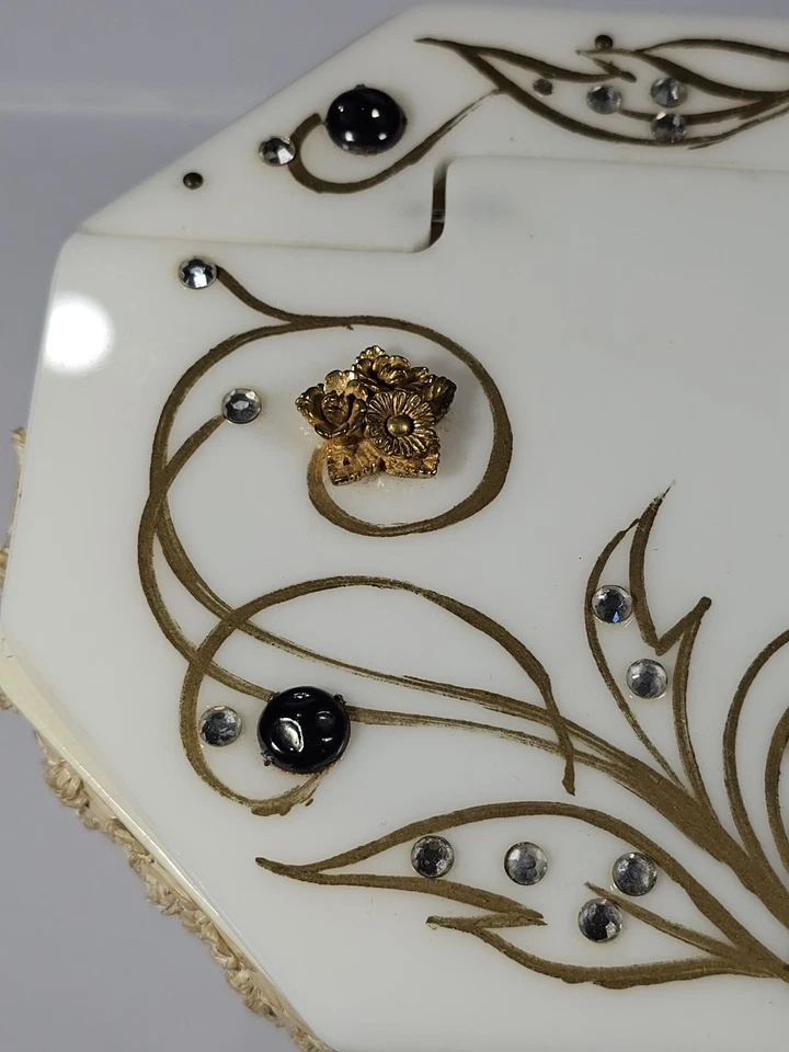 VTG 1950s Lucite Handle & Top, Straw & Wood Decorative Top  Hand Bag Purse - Image 4 of 4