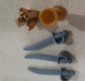 Lego Lot Pirates Accessories From Isla De Muerta 4181 Flag, Plume, Compass Tile 