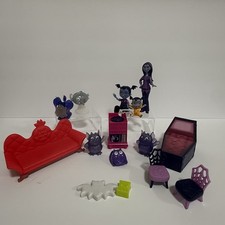 Disney Jr Vampirina Scare House Lot of Figures  Furniture 17 Pieces Incomplete