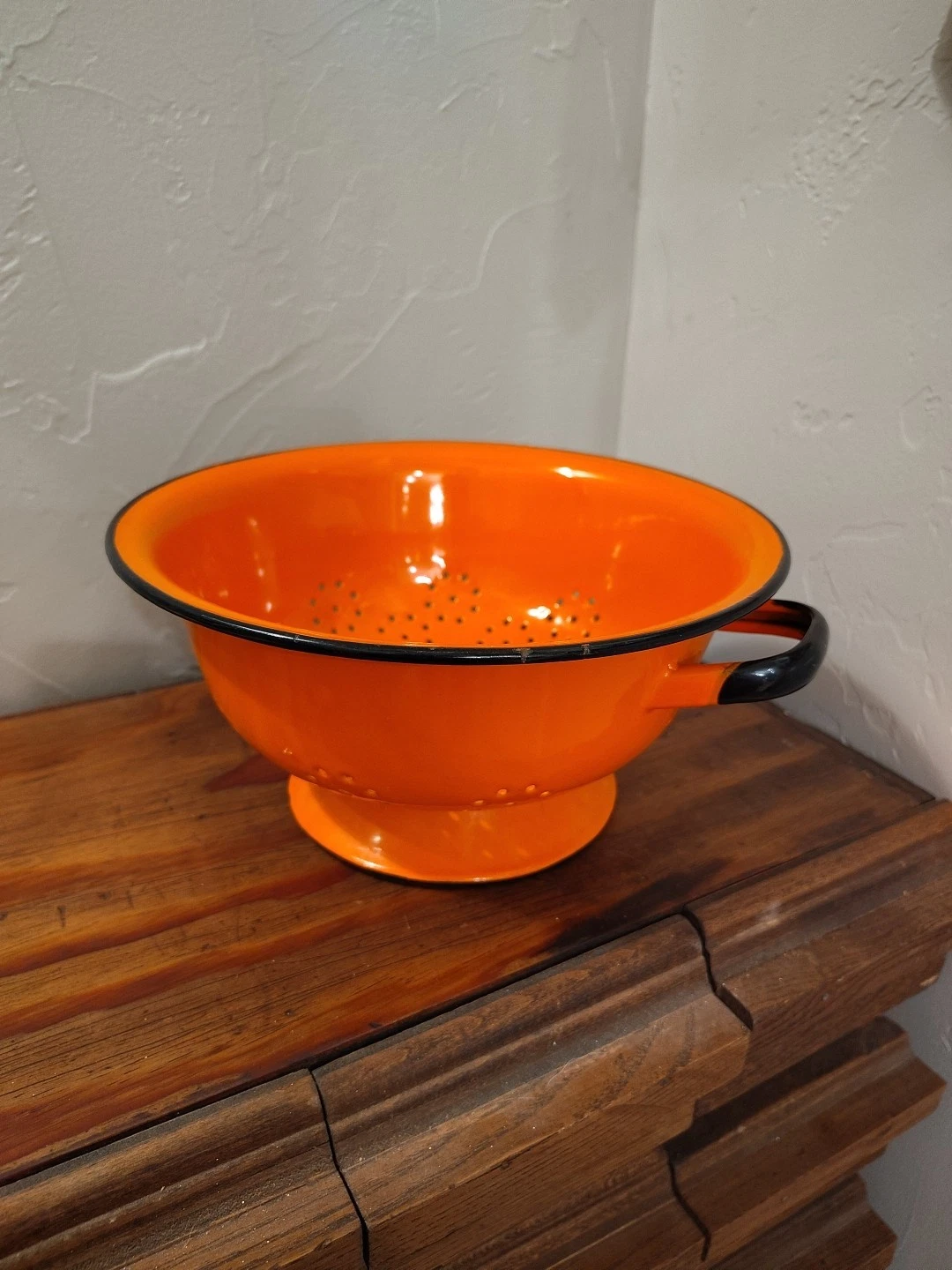 Huta Silesia Orange Enamelware Colander Strainer Made In Poland Vintage 9 Inch
Opens in a new window
