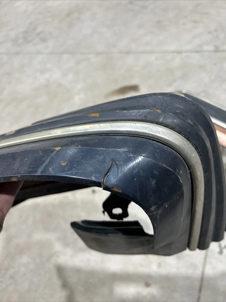 Juego de llenado de parachoques delantero Pontiac Grand Prix 1981-1987 Foto 3 de 4