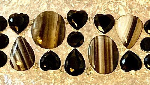 Black Onyx Hearts and Brown Swirl Botswana Agate Handmade Bracelet - Picture 3 of 3