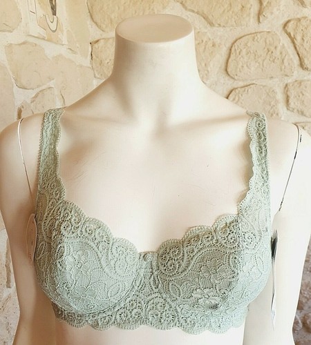 Soutien gorge 90C sans armatures violet petits trous et dentelle