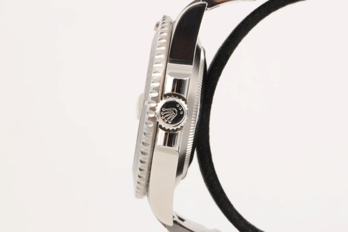 Rolex Submariner 116610LN 40mm Men's Watch (2014) Box & Papers - Picture 4 of 11