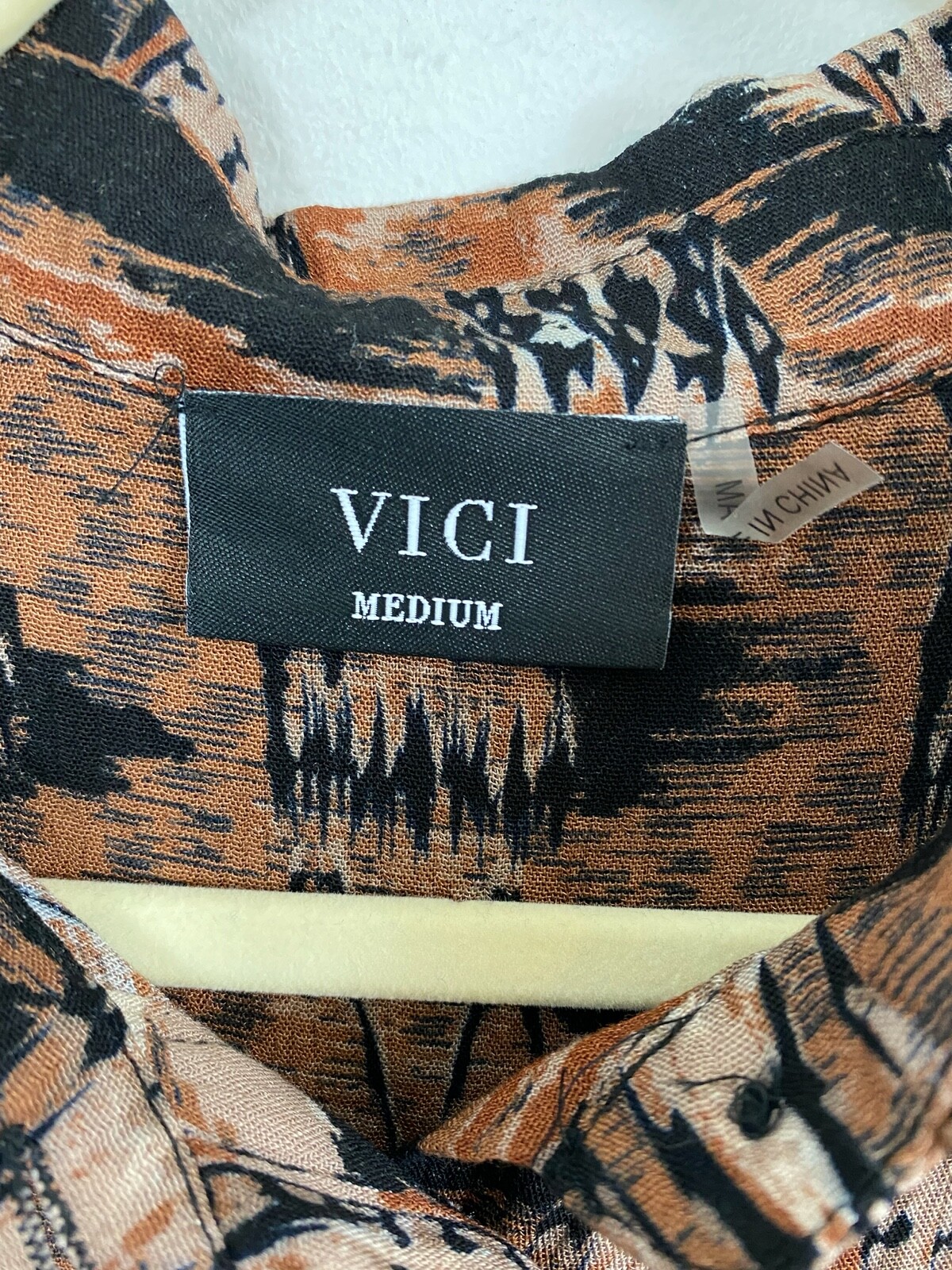 VICI Button Front Collared Blouse Size Medium Tri… - image 7