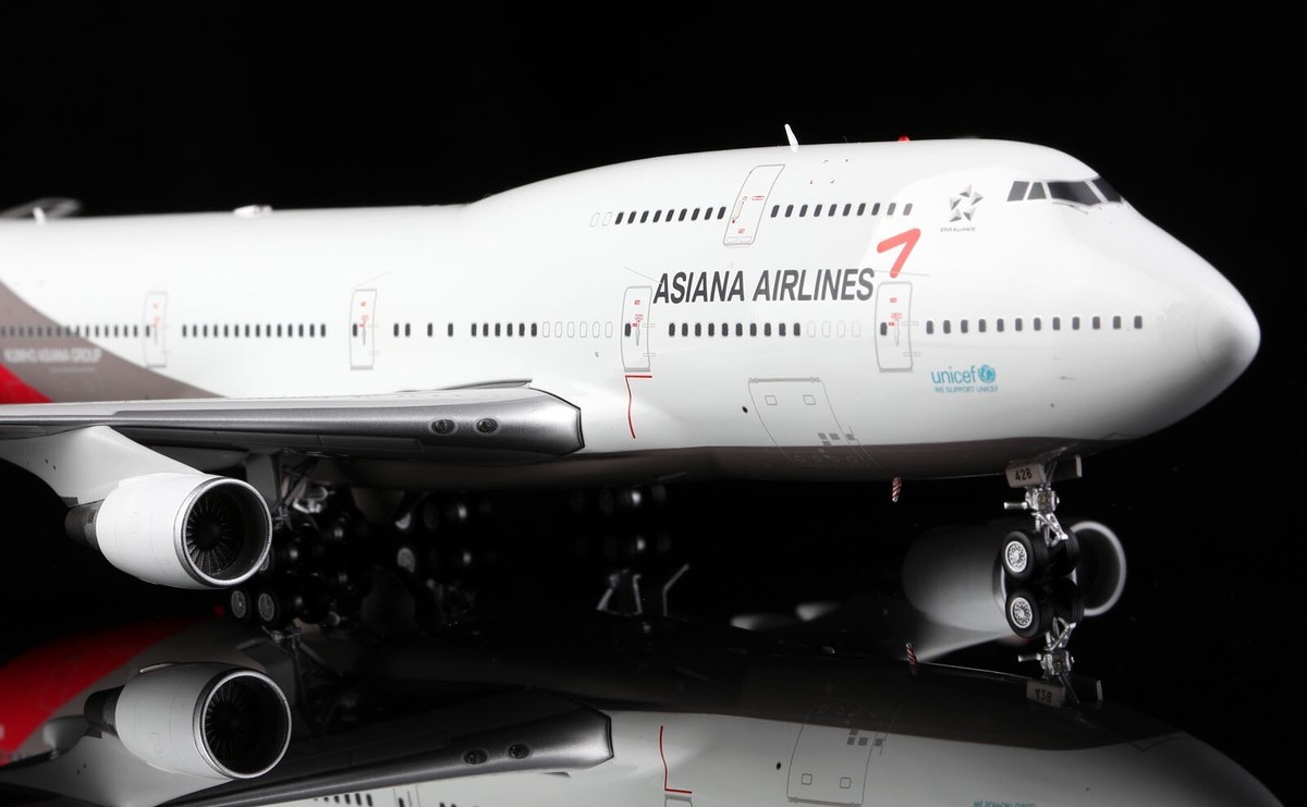 SQ Wings 1:200 Asiana Airlines Boeing B747-400 Diecast SQ Wings 1:200 Asiana Airlines Boeing B747-400 Diecast