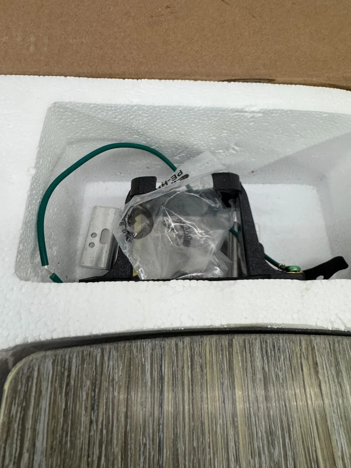 Kichler 310075OZ Tide 5 Blade Indoor / Outdoor LED Ceiling Fan *FOR PARTS ONLY* - Image 4 of 4