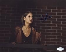 Willa Holland Arrow Autographed Signed 8x10 Photo ACOA