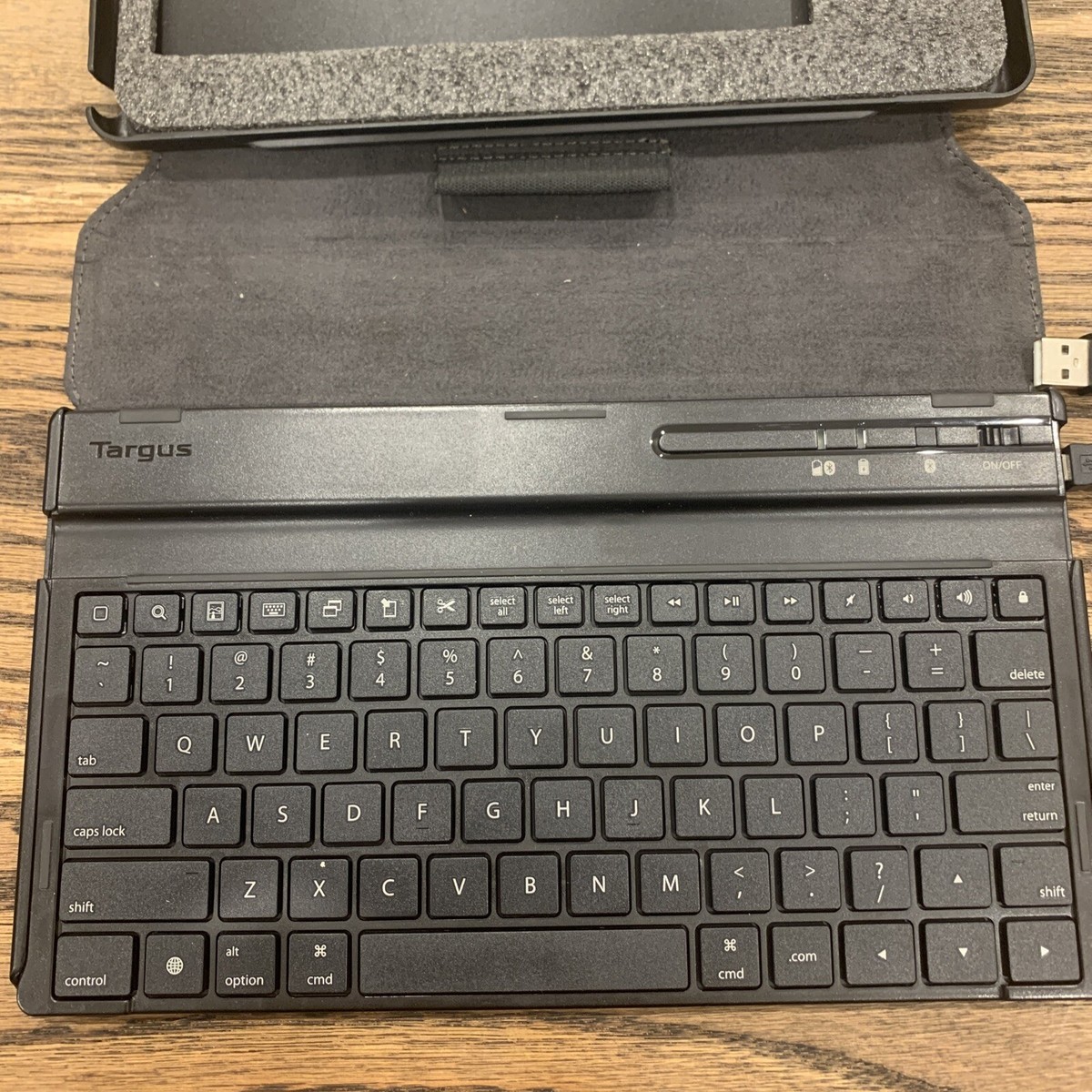 Targus Bluetooth Keyboard And Case iPad Air 5th Gen 360 Degree