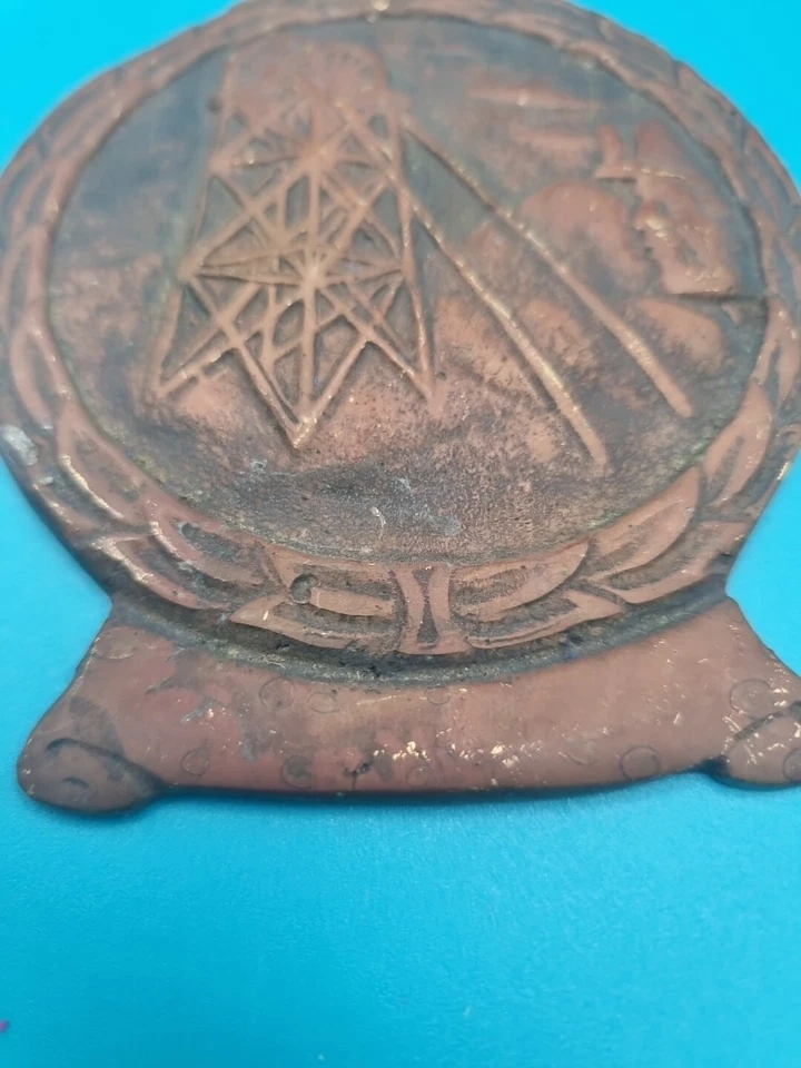 Unique Vintage Horse Brass Depicting A Miner & Mining Rig - 294g & 3.5in High - Image 3 of 4