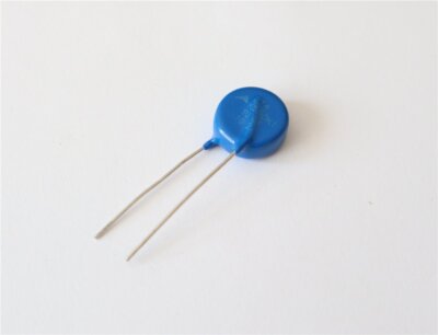5 Stück MOV - Varistor/ S14K550 - 550 V AC - Radial - RM 7,5 mm - NEU