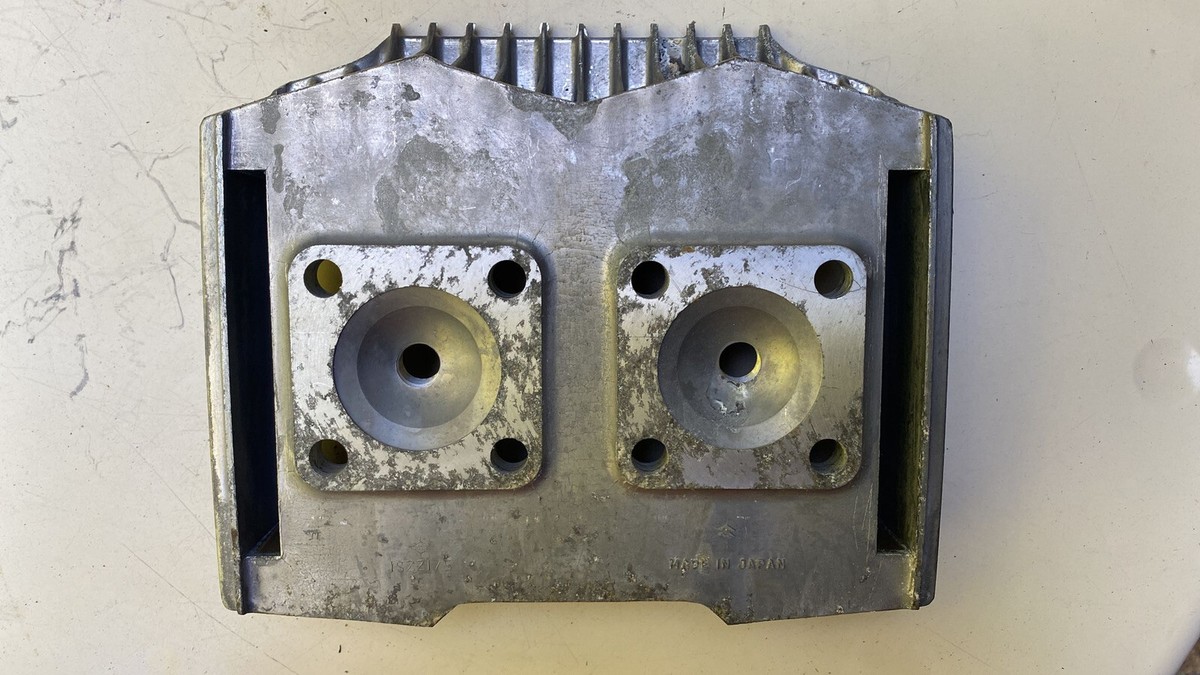 SUZUKI GT185 GT 185 1976 1977 1978 1979 Cylinder head 11111-36100