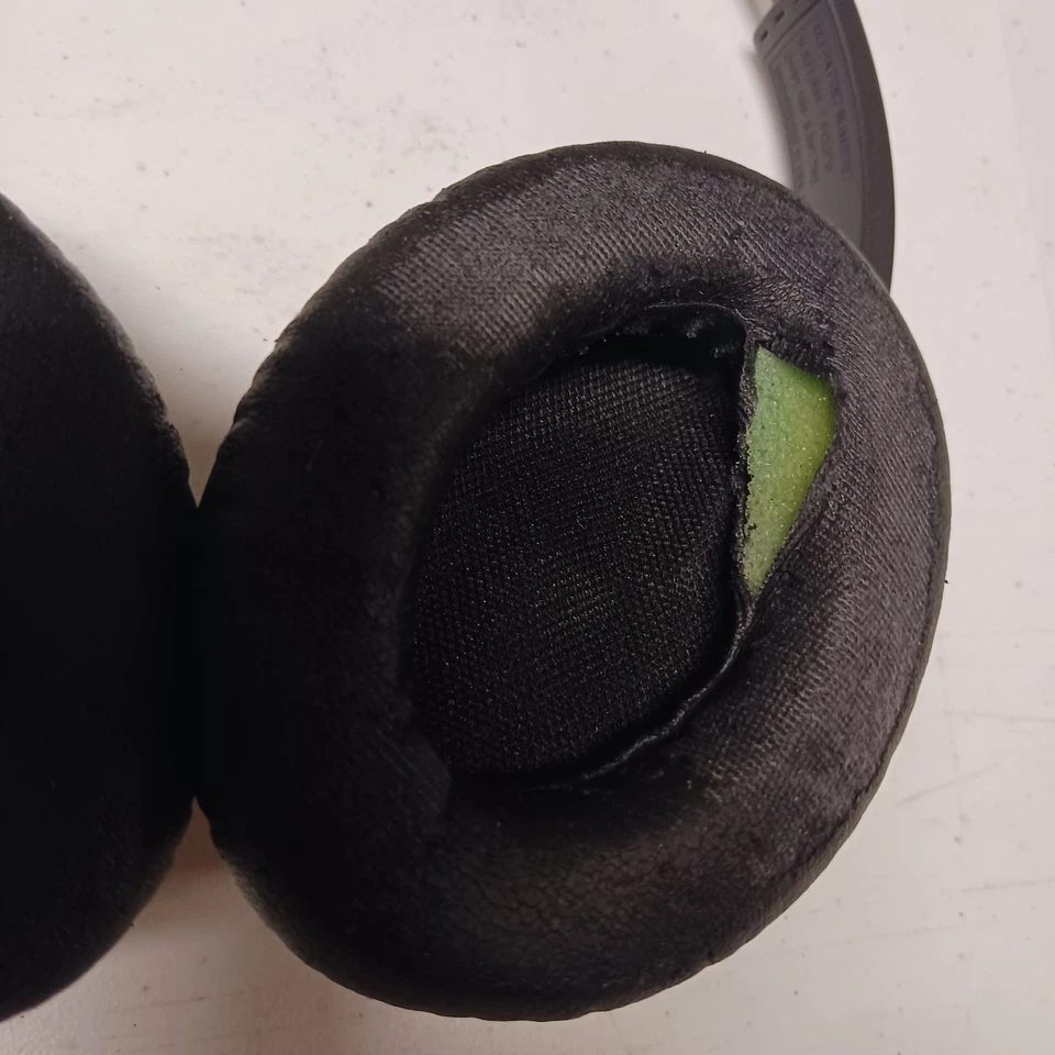 Bose QuietComfort 15 Noise Cancelling Headphones Silver/Black QC15 - Image 4 of 4