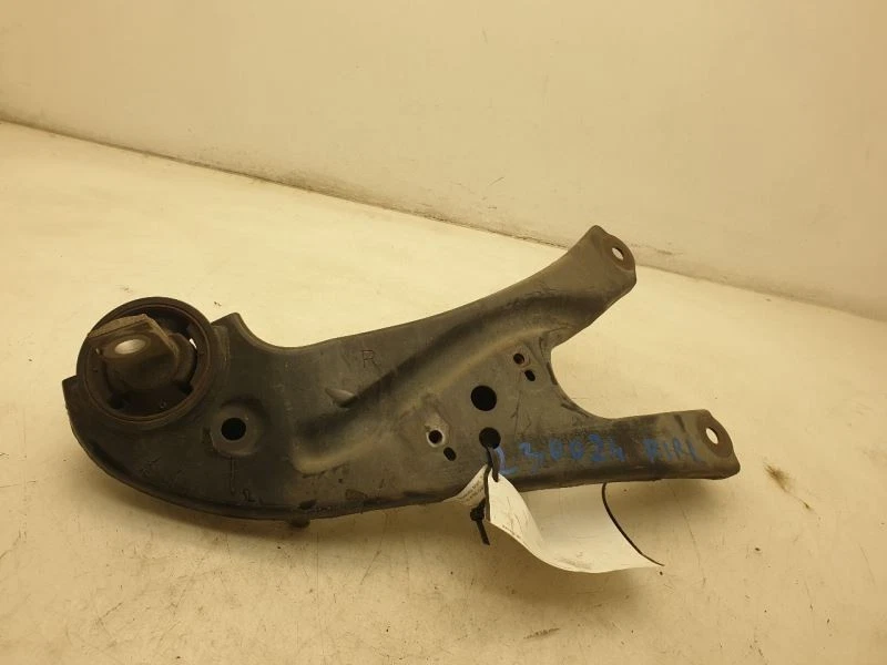 MONTAJE BRAZO TRASERO LADO PASAJERO TOYOTA HIGHLANDER 14-19 Foto 2 de 4