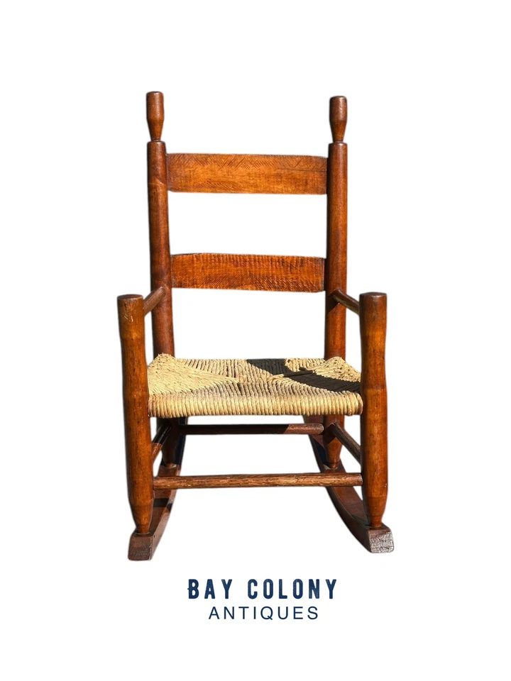 19 世纪后期原始老虎枫木儿童摇椅带拉什座椅 — 第 2/4 张图片