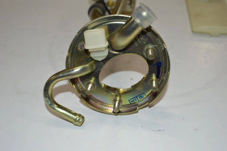 BMW E30 318i 325i 325e 325is BOMBA DE COMBUSTÍVEL FABRICANTE DE EQUIPAMENTO ORIGINAL VDO 16141179415 NOS 1984-87 - Imagem 2 de 4