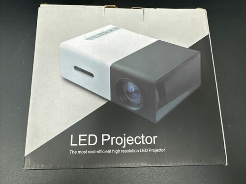 Mini Projectror Q1 - Picture 3 of 4