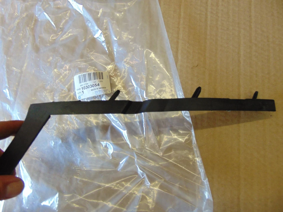 2001-2005 PONTIAC AZTEK FRONT BUMPER BRACKET ASSEMBLY 10303054 - Image 2 of 4