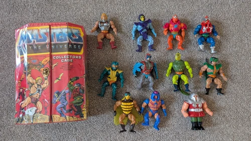 Vintage Masters of the Universe Case and 11 Figurines - He-Man, Skeletor, Merman